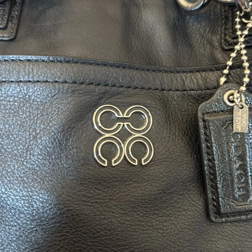 COACH Elegant Black Leather Tote Bag - Picture 5 of 17